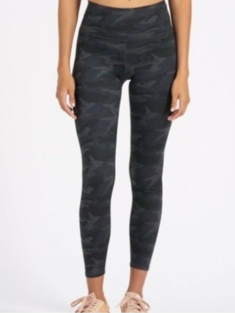 Vuori Clean Elevation High-Rise Legging in Black Camo Size Snall